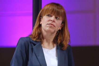 julia reuschenbach augen